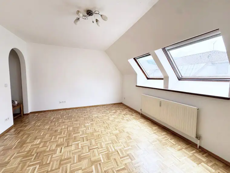Nettes 2-Zimmer-Dachstudio