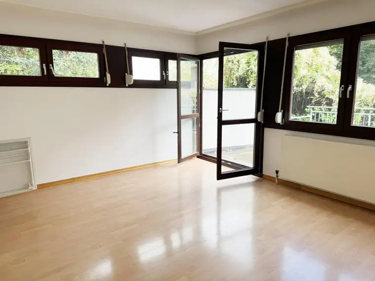 Saggen: Kleines Büro mit Terrasse!