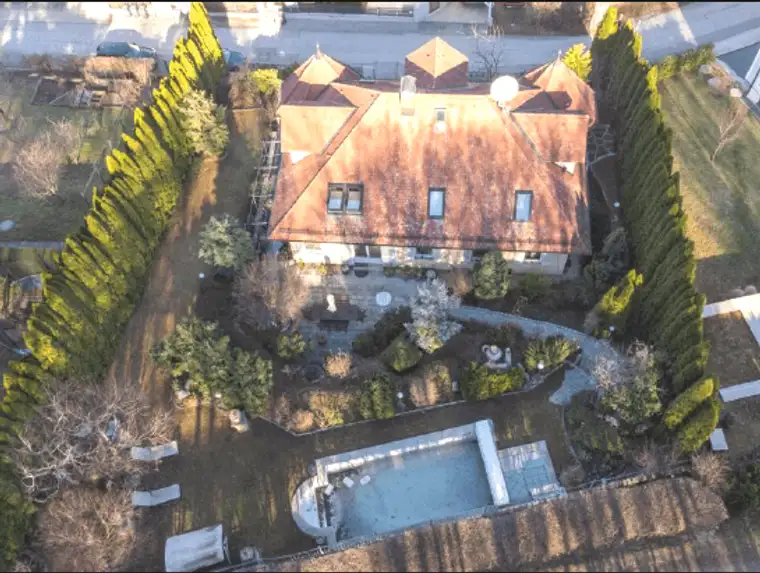 Durchatmen und Abschalten - Großzügige Familienvilla mit viel Platz und Ruhe mitten im Grünen