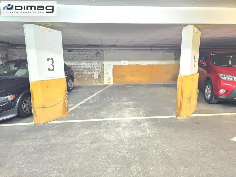 Vermietet wird ein Garagenstellplatz für einen PKW in verkehrsgünstiger Lage