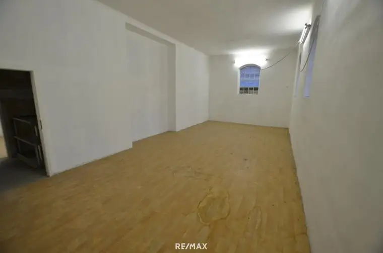 LAGERRÄUME im 1. Stock, Fitness, etc.