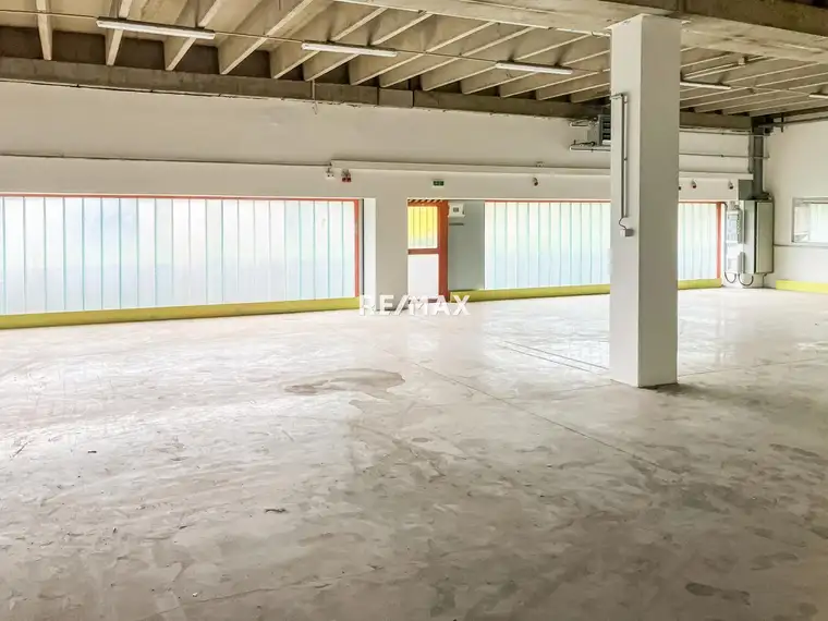 350 m² Lager mit Büros