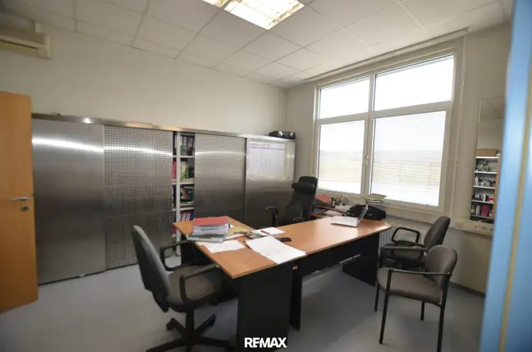 Betriebsareal Büro, Halle, Lagerplatz 