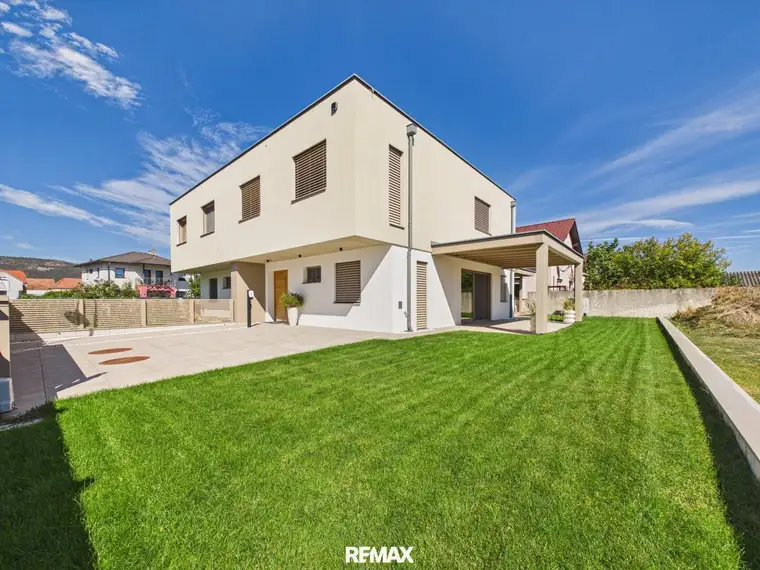 ERSTBEZUG IN WEIKERSDORF | 135 M² | GARTEN, PV, KLIMA &amp; 2 BÄDER