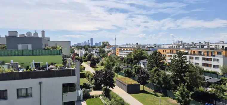 Neuwertige 2-Zimmer-Wohnung mit 19m² Dachterrasse und Fernblick