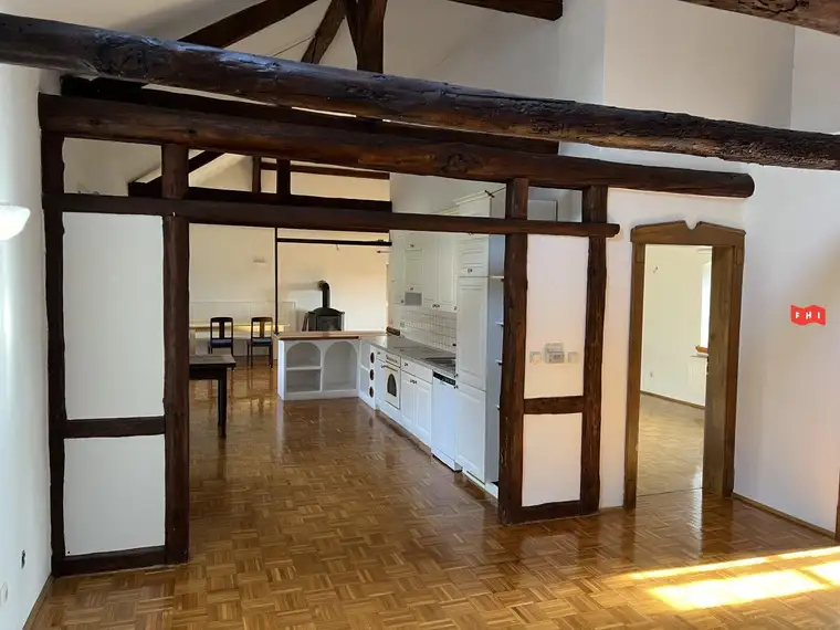 Einzigartige Wohnung im historischen "Mayböckhof" zu vermieten