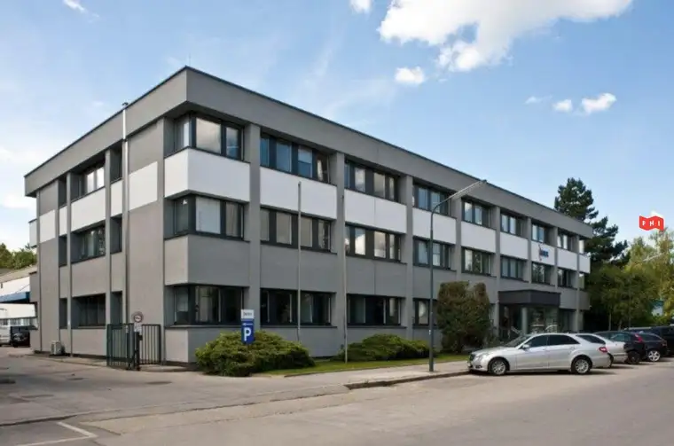 Modernisiertes Bürohaus beim EKZ-Auhof für eine Firmenniederlassung