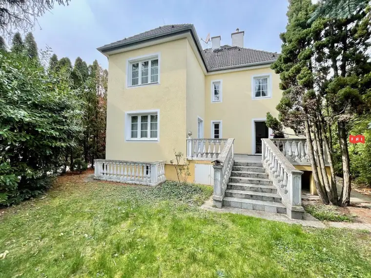 Geräumiges Einfamilienhaus mit Villencharakter in schöner Grünruhelage