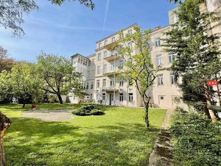 Südseitige 164m² Altbaumiete mit verglaster Wintergarten-Veranda &amp; traumhaften Gartenblick