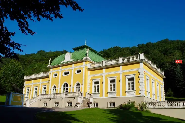 Architektonisches Juwel in idyllischer Waldlichtung – Einzigartiges Anwesen in Hörfarth