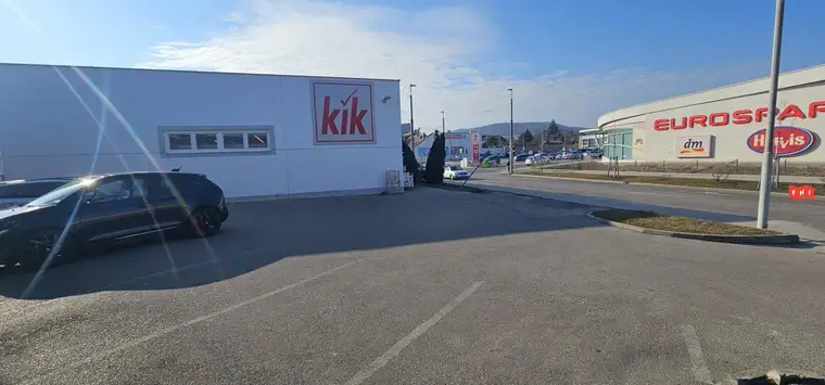 Geschäftslokal mit ca. 500 m2 in Baden bei Wien zur Miete