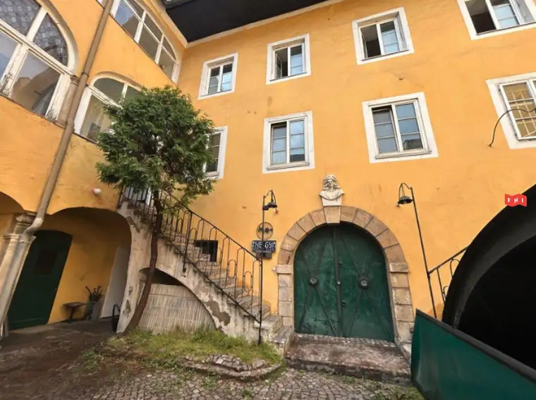 Rohbau Juwel im Palais Ursenbeck + Dachbodenanteil