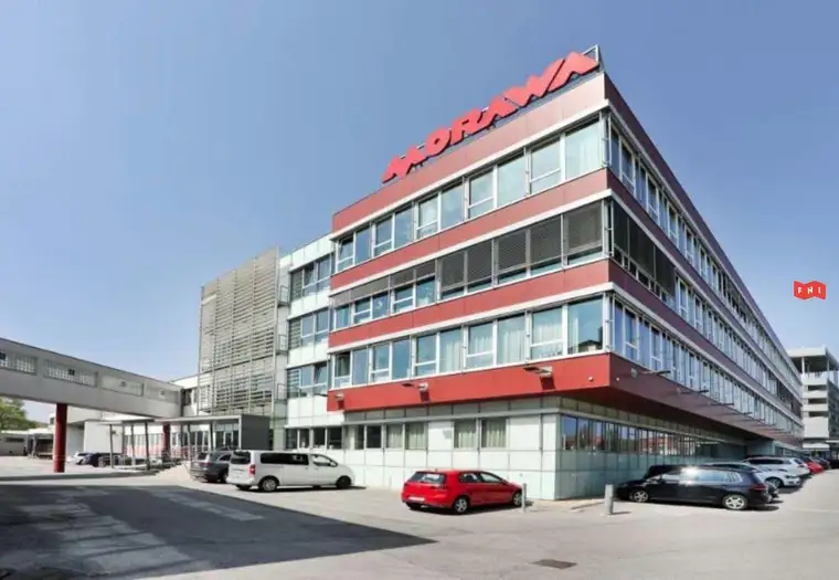 Moderne Betriebsliegenschaft mit Büro- und Lagerflächen sowie einem historischen Gebäude