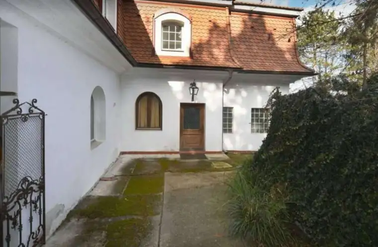 Eine Villa mit viel Potential und einzigartigem Charme in bester Lage jetzt reduziert!!!