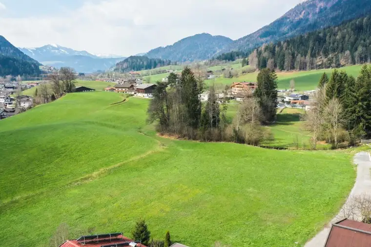Perfekt geschnittenes Grundststück in Söll!
