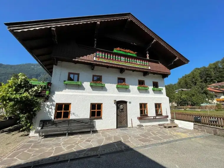 Investment! 2 Familien-Haus im Landhausstil!