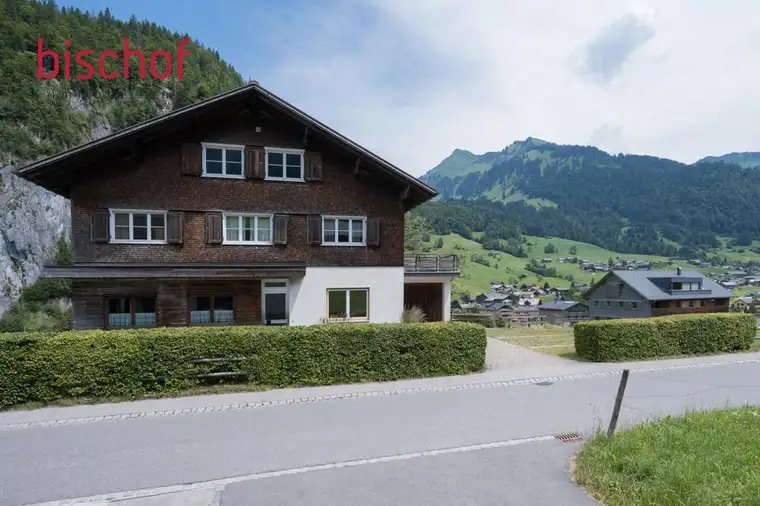 Grösseres Wohnhaus in schöner Wohnlage zu verkaufen