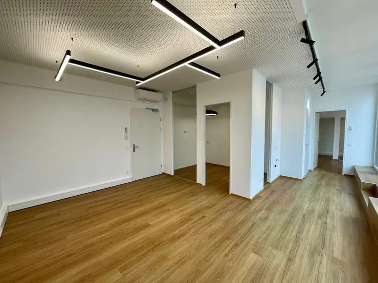 Eugendorf: Attraktives Büro mit ausgezeichneter Verkehrsanbindung