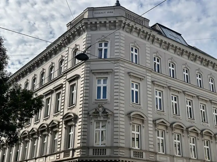 Charmante 2-Zimmer-Altbauwohnung im klassischen Wiener Gründerzeithaus