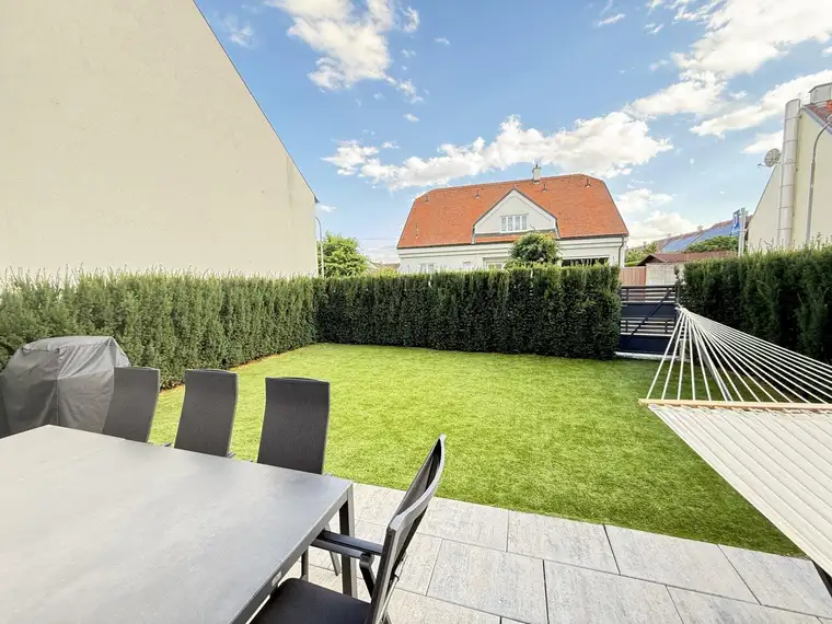 Stammersdorfer Bestlage: Hochwertige Doppelhaushälfte in begehrter Ruhelage/ Garten /Tiefgaragenplatz mit Wallbox