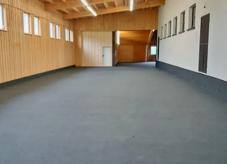 TIP TOP – HALLE ca 200m² bis maximal 400m² zur Miete am Mattsee!