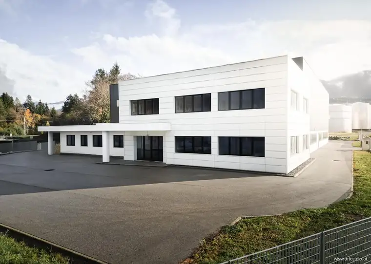 Industrie-/Gewerbeliegenschaft an der Grenze zu Italien und Slowenien