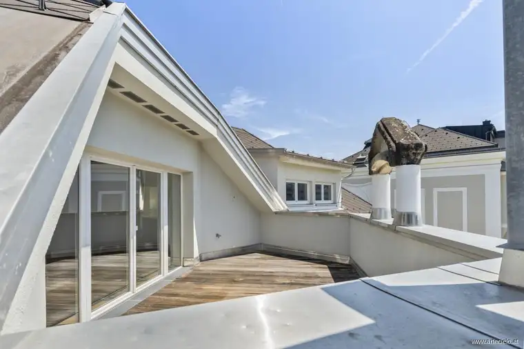 Repräsentative Penthousewohnung in stilvoller Ringstraßen-Villa