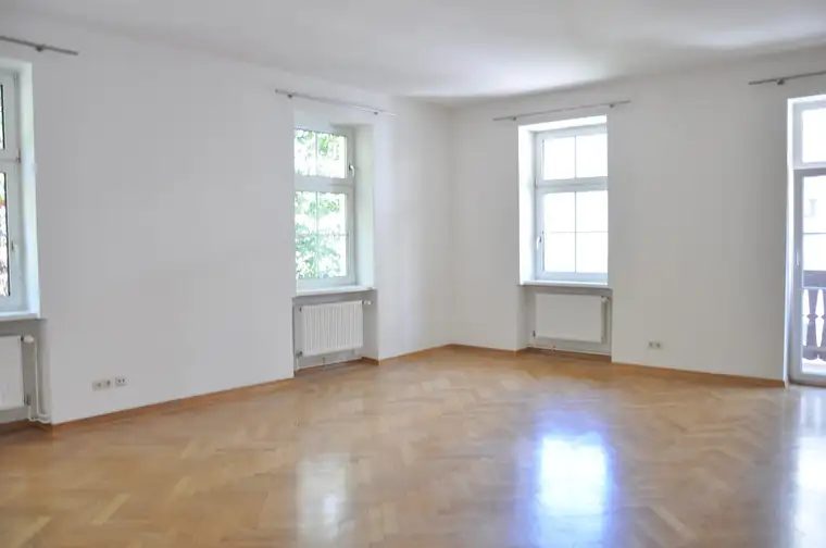 4- Zimmer DACHGESCHOSS-WOHNUNG in großartiger Lage direkt im Herzen von Bad Gastein mit Balkon und Parkplatz