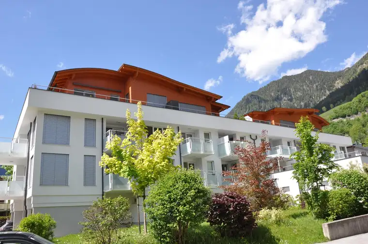 EXKLUSIVE Komplettwohnung in neuwertigem Zustand. Beste Ortslage von Hofgastein. Sonnige Südausrichtung und große Südloggia. Wenige Gehminuten ins Zentrum, zur Alpentherme und zum Kurpark.
