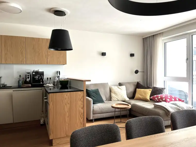 ARCHITEKTEN- Wohnung mit exklusiver KOMPLETTAUSSTATTUNG und GARAGE Beste, ruhige und sonnige Ortslage von Bad Hofgastein. Neuwertige Wohnung und neuwertiges Gesamtgebäude.