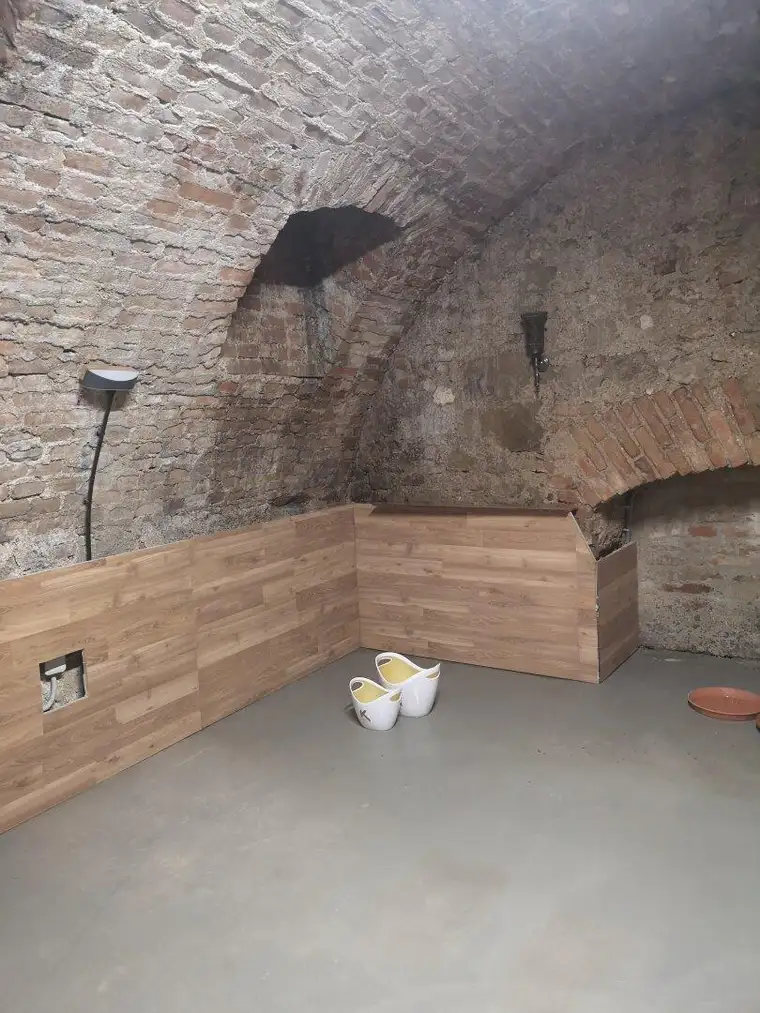 2 Kellerebenen mit insgesamt ca. 195 m² trocken, kein Lokal möglich!