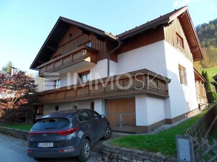GROSSES WOHNHAUS MIT NEBENHAUS UND VIEL GRUND