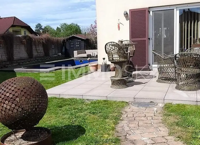 Entzückendes Eckreihenhaus im Süden der Stadt
