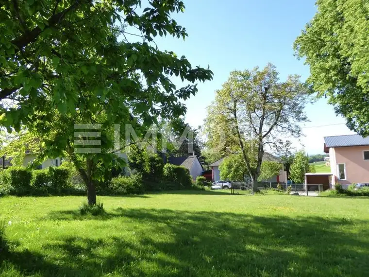 LÄNDLICH, MIT NÄHE ZUR STADT! 799m² in leichter Hanglage