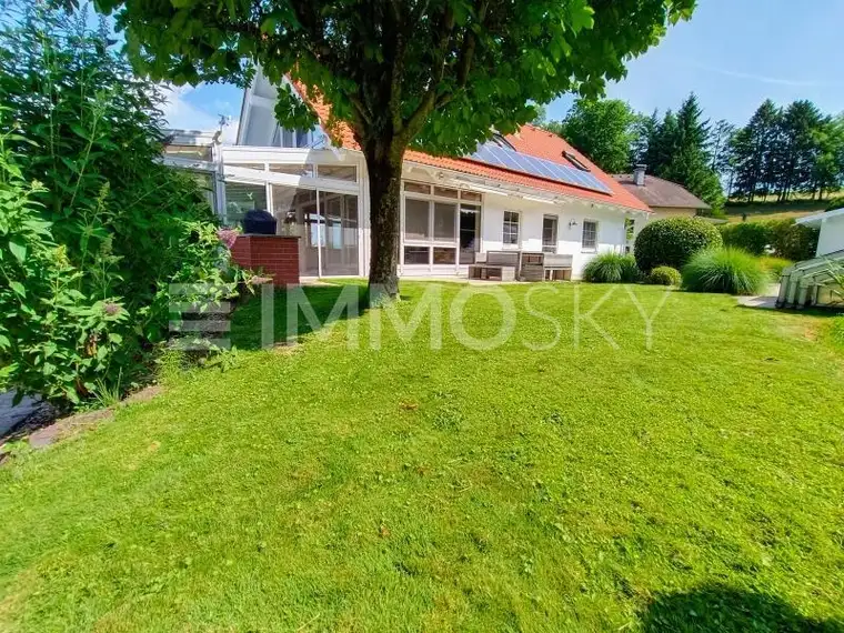 Wohntraum am Puls der Zeit- samt Garten, Pool, XL Garage, Kellerbar
