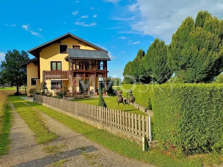 VIEL HAUS FÜR WENIG BUDGET!!! 350 m² mit 3 Wohneinheiten!