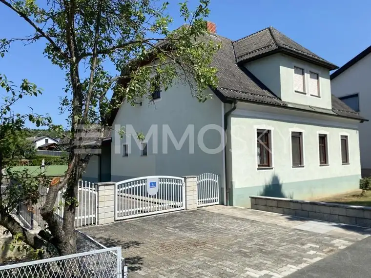 Charmantes Wohnhaus mit Nebengebäude und Fernwärmeanschluss!