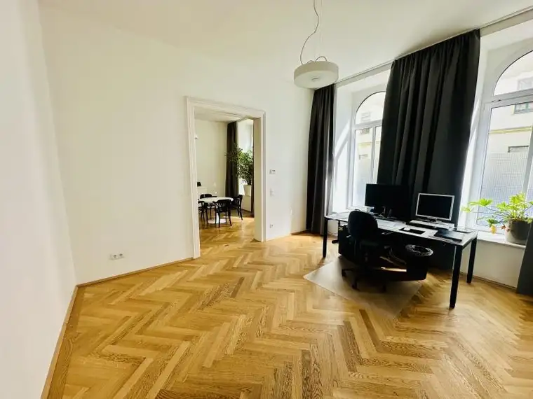 Moderne therapeutische Praxis in top Lage