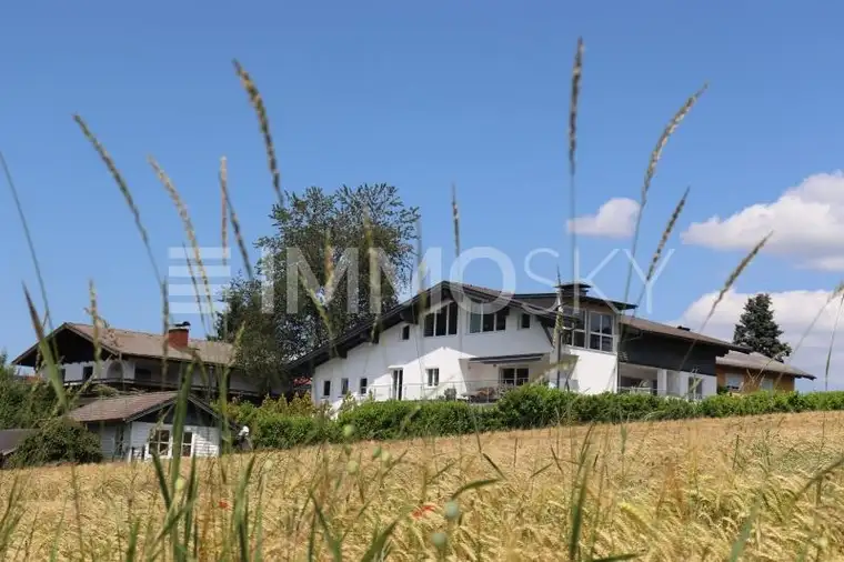 Idylle und Eleganz: Landvilla mit Weitblick ins Grüne