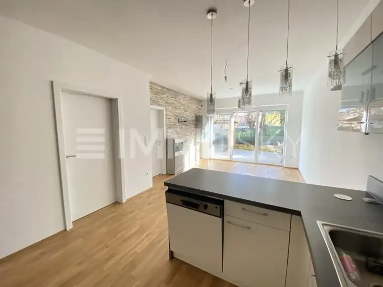 Traumhafte 3-Zimmer Wohnung mit Garten und Carport!