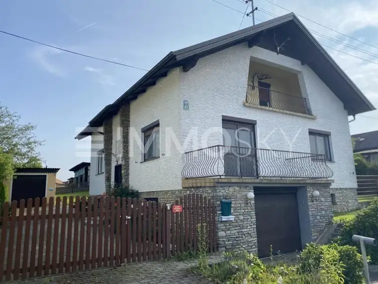 Gepflegtes Wohnhaus auf 3 Ebenen mit Garten und großer Halle!