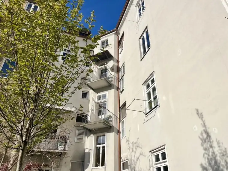 Helle Altbauwohnung mit Charme und optimaler Raumaufteilung