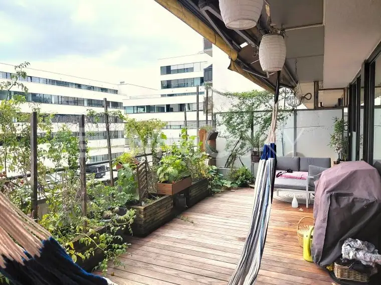 Lichtdurchflutetes Domizil mit Blick ins Grüne und Terrasse