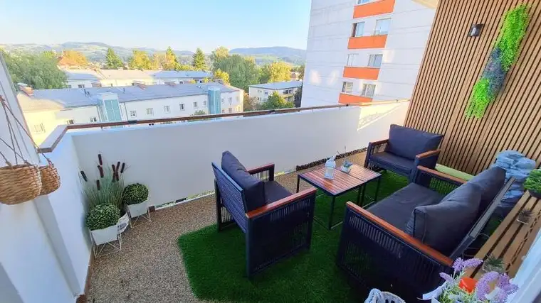 Strahlende vier Zimmerwohnung mit Weitblick über Steyr!