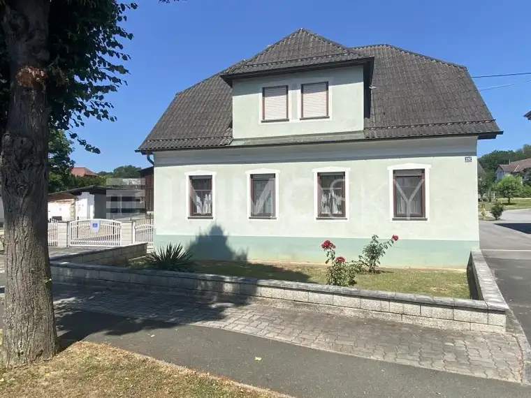 Charmantes Wohnhaus im Dorf  Garten, Nebengebäude 