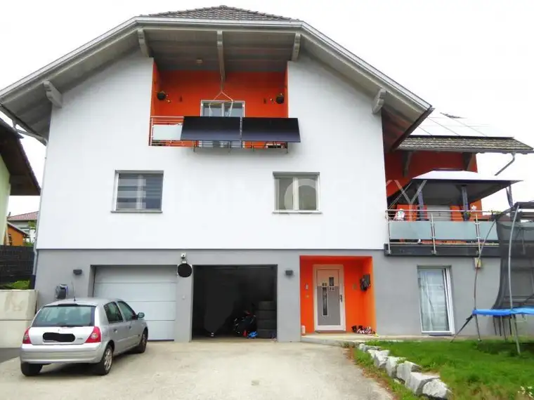 SOLIDES EIGENHEIM MIT JEDER MENGE PLATZ, GARAGEN, POOL U.V.M.