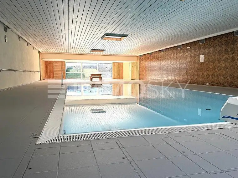 GEMÜTLICHE WOHNOASE - naturnah, mit Balkon und Indoor-Pool!