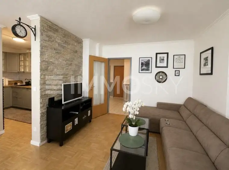 4 Zimmer mit Loggia u. Garagenplatz!