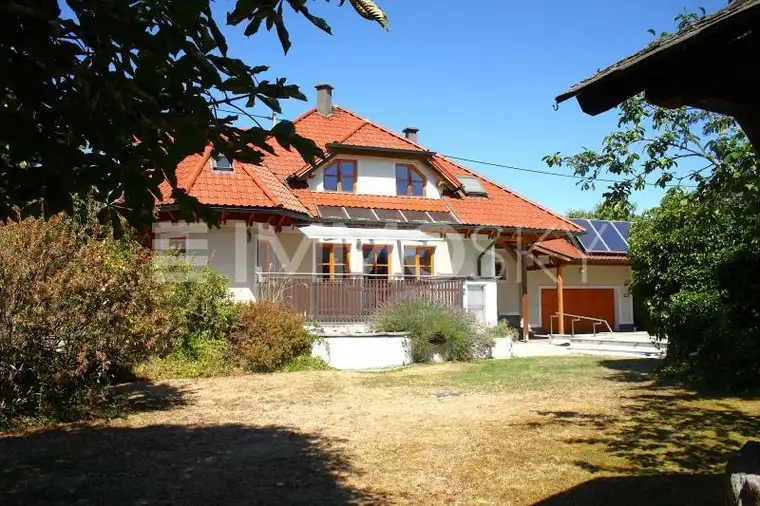 Imposante Landvilla mit Charme und Seele -mit gewaltigem Zubehör!