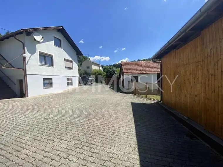 Idyllische Lage: Bauernhof mit Nebengebäuden und großem Obstgarten!